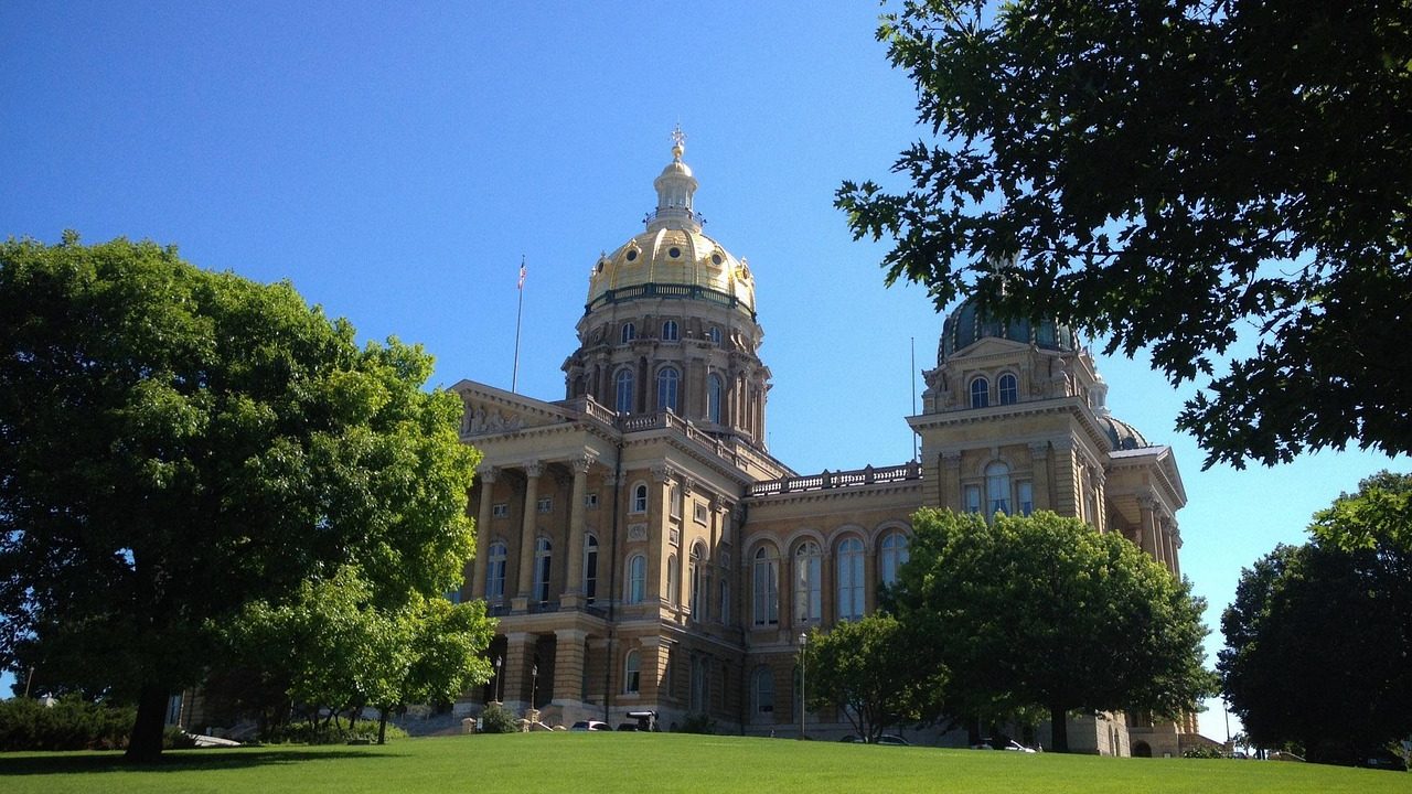 A state capitol building dome against a clear sky.
